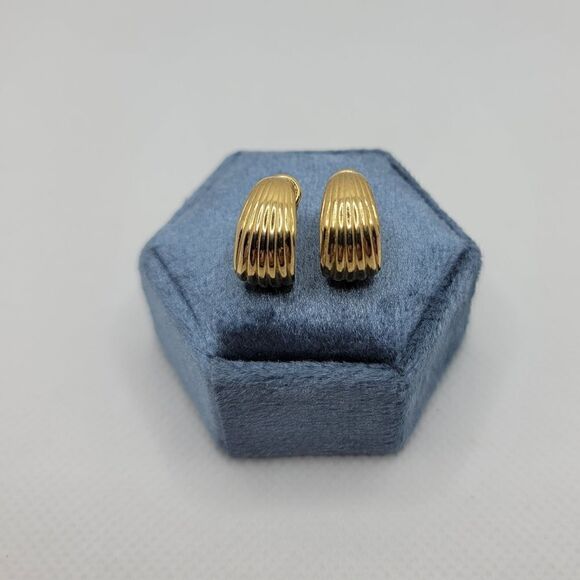 🎄5/$25🎄MONET Earrings   - Picture 2 of 7